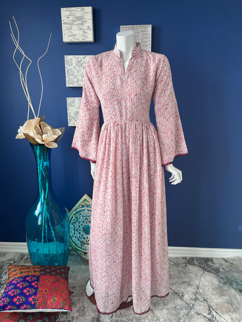 Dusty Pink Flared Abaya Dress with Lace details on Sleeves and Hemline